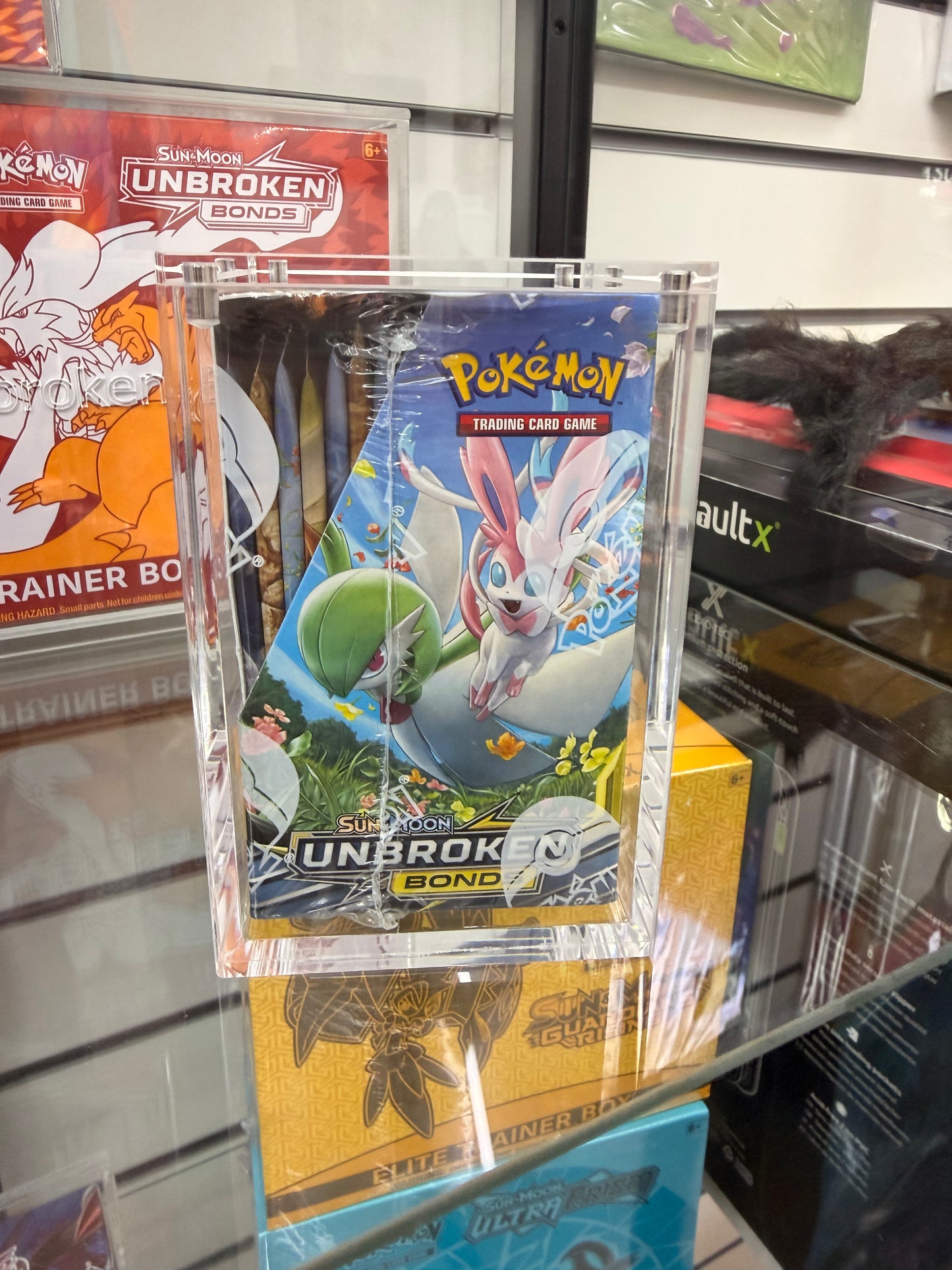 Pokémon TCG: Sun & Moon Unbroken Bonds Booster Box