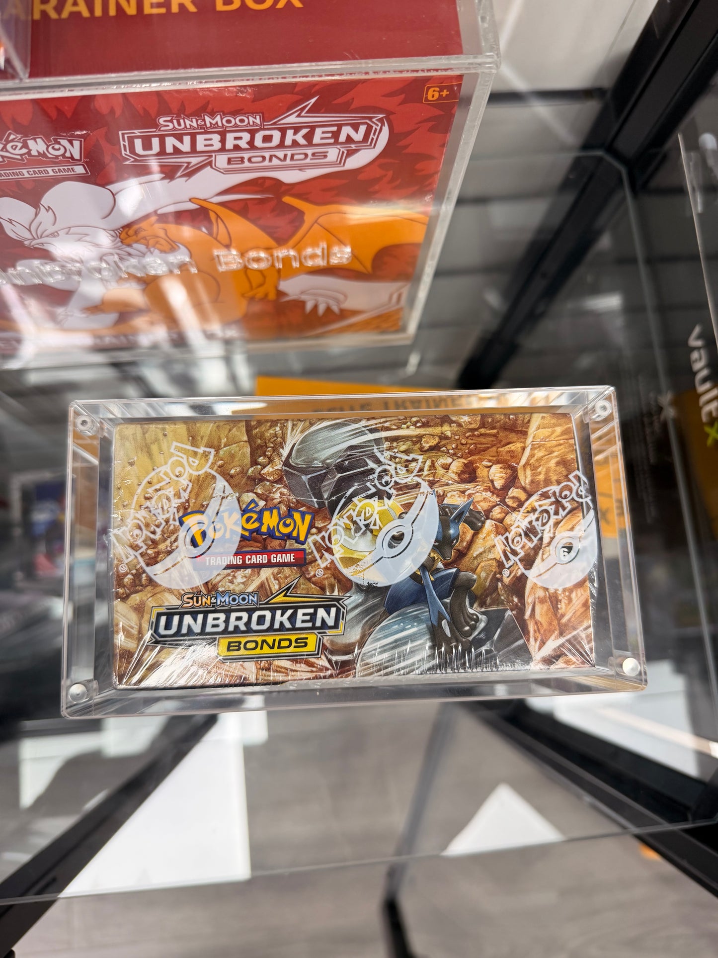 Pokémon TCG: Sun & Moon Unbroken Bonds Booster Box